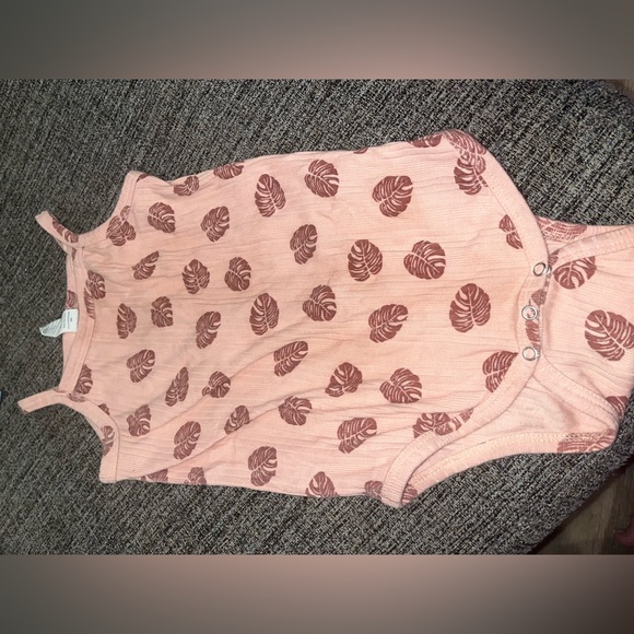 Kate Quinn pink monstera onesie - Picture 1 of 2